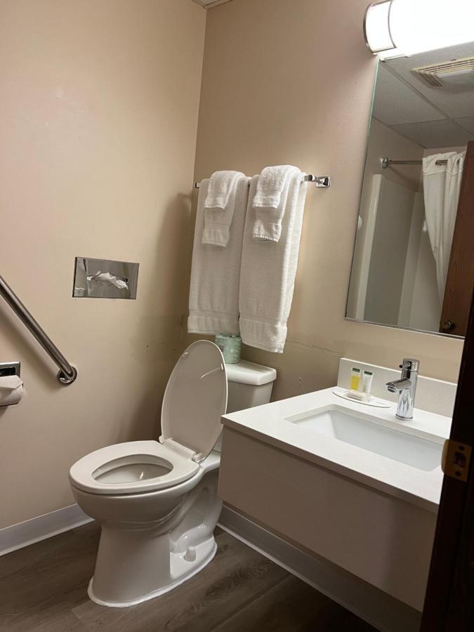 Super 8 By Wyndham Superior Wi Hotell Exteriör bild