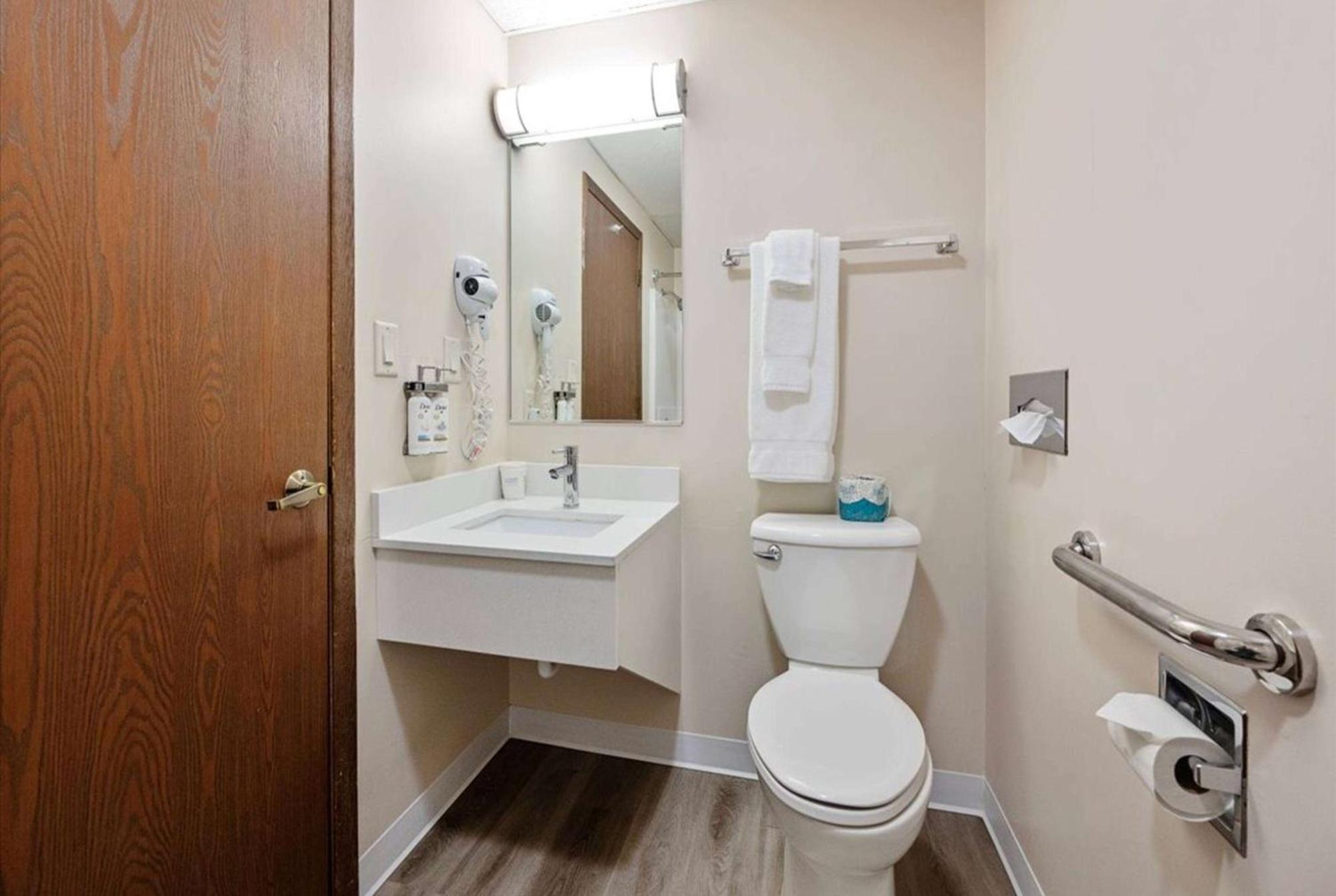 Super 8 By Wyndham Superior Wi Hotell Exteriör bild